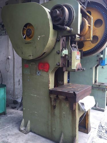 沖床操作規(guī)程（普通沖床）