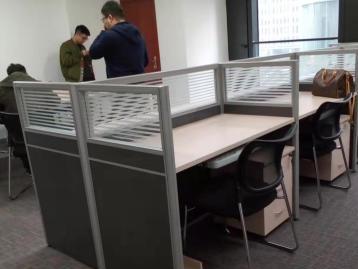 成都辦公用品廠家批發(fā) 一站式采購工位桌、隔斷屏風(fēng)、辦公桌椅、培訓(xùn)桌、電腦桌及通訊設(shè)備