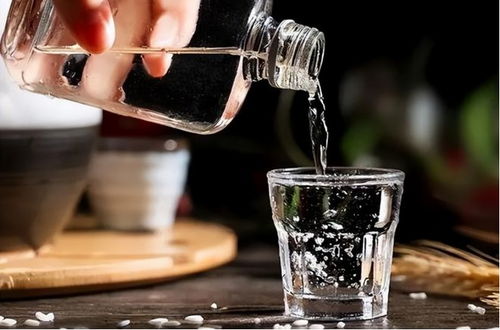 行家都在喝啥酒？茅臺并非首選，地方口糧酒正當下懷